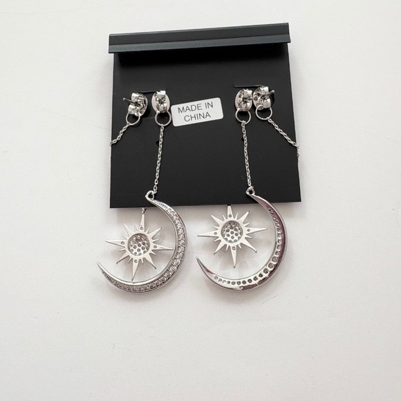 Noir NYC star and moon double swinger earrings - Picture 4 of 4